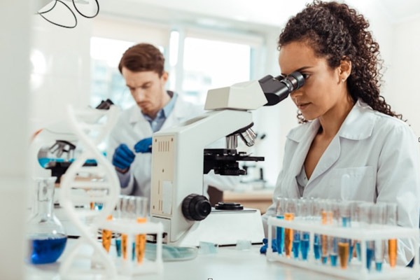 Florida-peptides-lab-technicians
